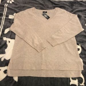 Light tan cashmere sweater. 👚